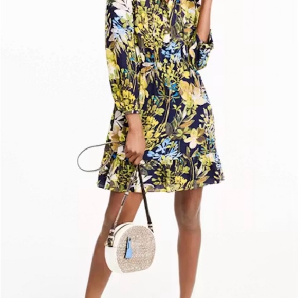 J. Crew 100% SILK watercolor navy floral ruffle dress- XS
Beautiful dress - Picture 2 of 11